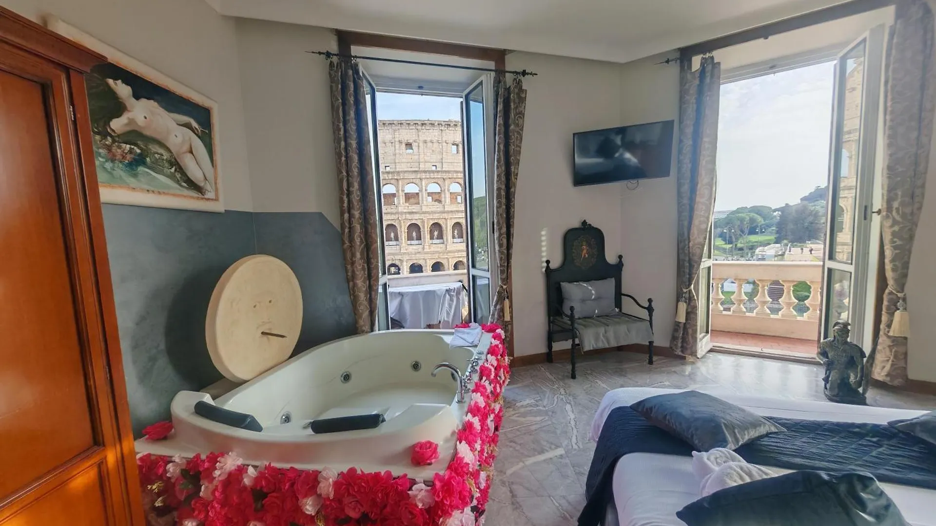 View Colosseo From Jacuzzi